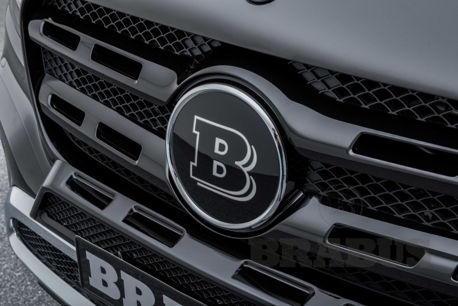 Сдвоенная буква "B" вместо звезды Mercedes в решетку радиатора